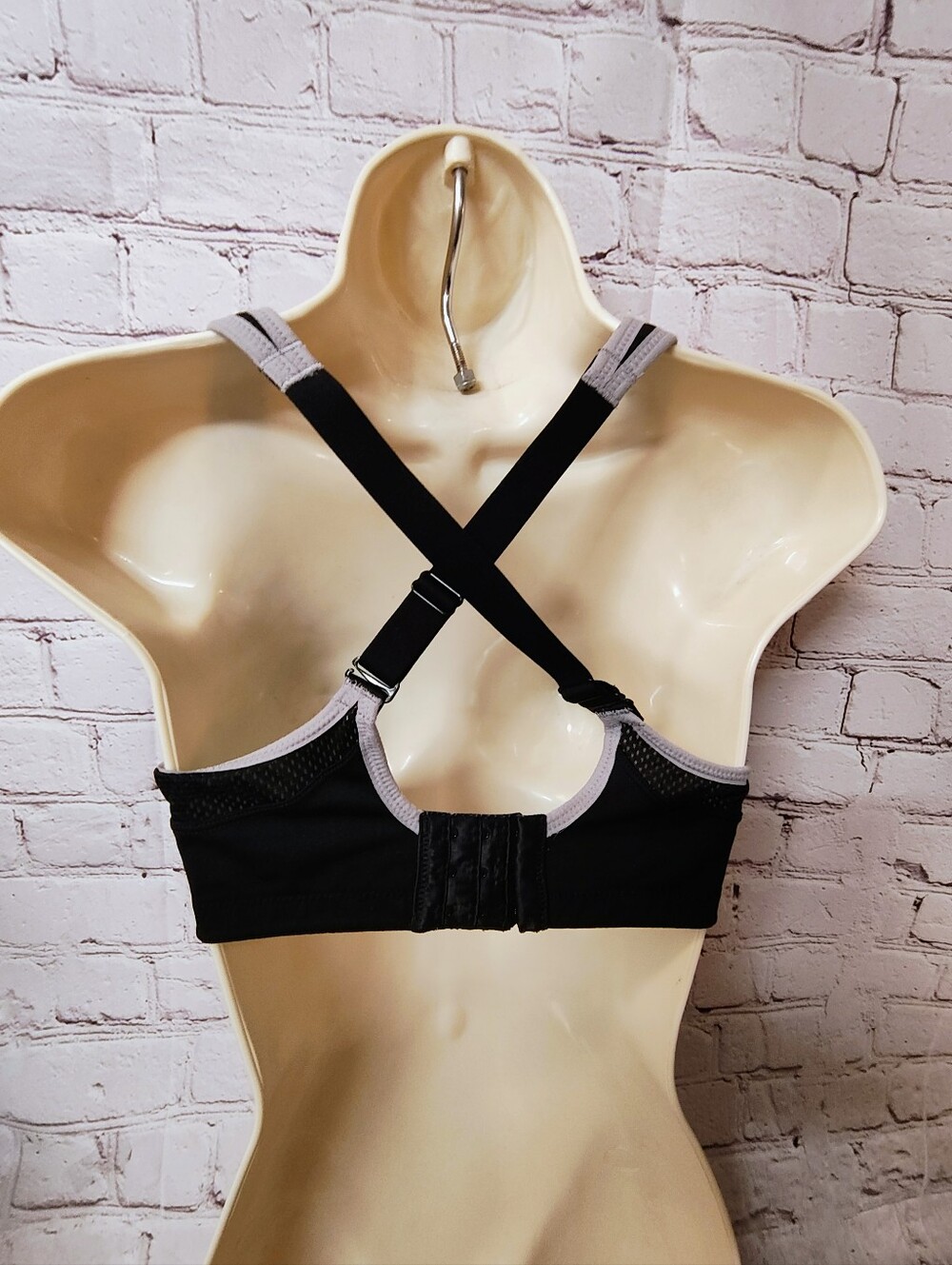Wacoal Lindsey Black Contour Underwire Sports Bra 32DD - Picture 2 of 13